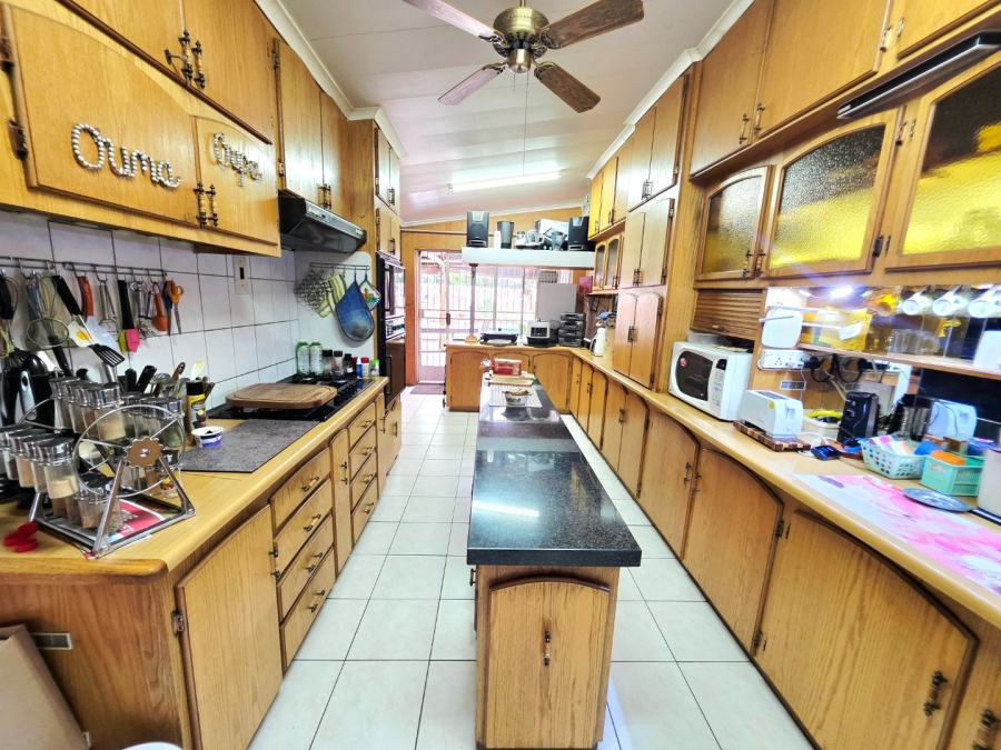 6 Bedroom Property for Sale in Brandwag Free State